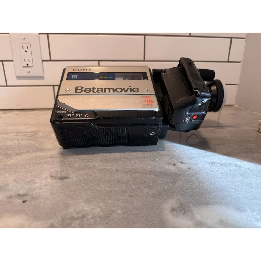 Sony Betamovie BMC-110 Camcorder Hard case, AC adapter/charger, Tape,‎ Batteries